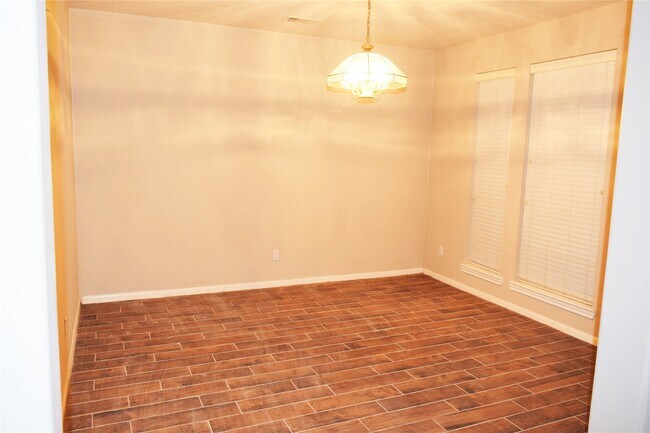 Building Photo - 731 Annie's Way