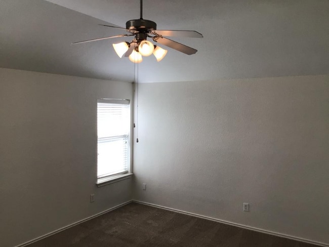 Building Photo - 1620 Northview Dr