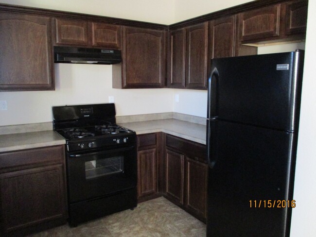 Building Photo - "Charming 2-Bed, 2-Bath Gem in El Paso – 1...