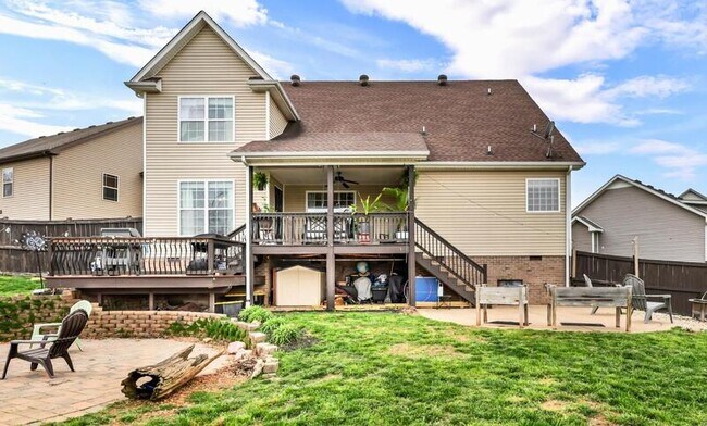 Building Photo - 820 Carousel Ct