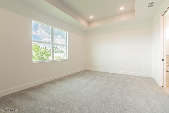 Building Photo - 420 NW 18th Pl