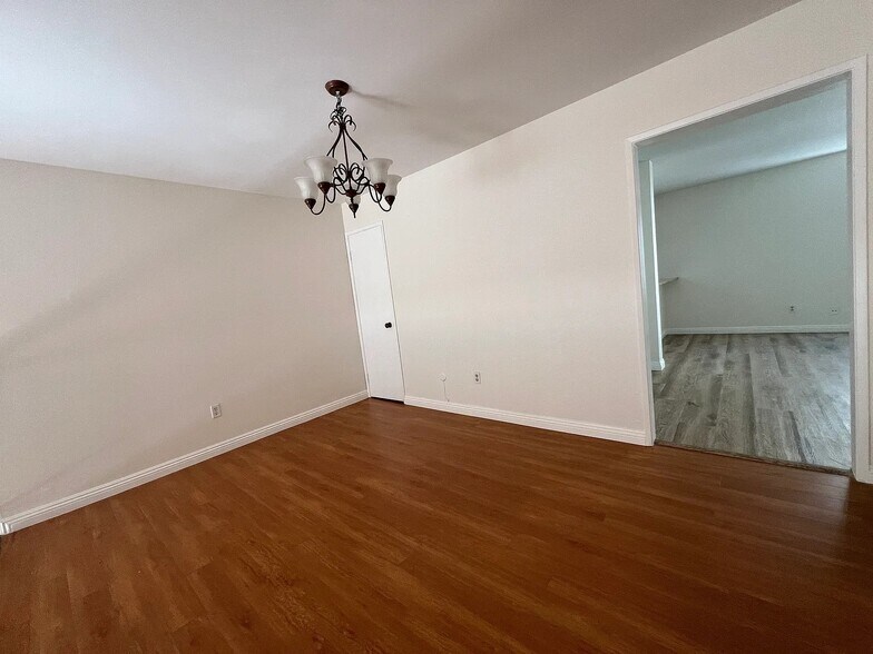 Building Photo - 598 W Huntington Dr