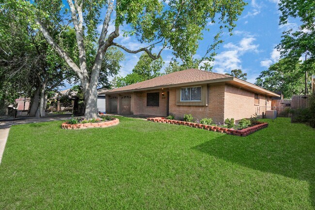 Primary Photo - 730 Columbia Ln