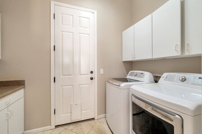 Building Photo - Stunning 4-bedroom, 3-bathroom home located in the desirable Scottsdale, AZ with a Casita! *RENT ...