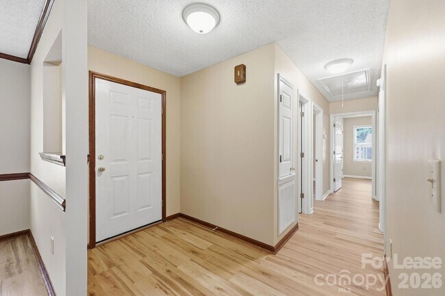 Building Photo - 6299 Spring Ct Ln