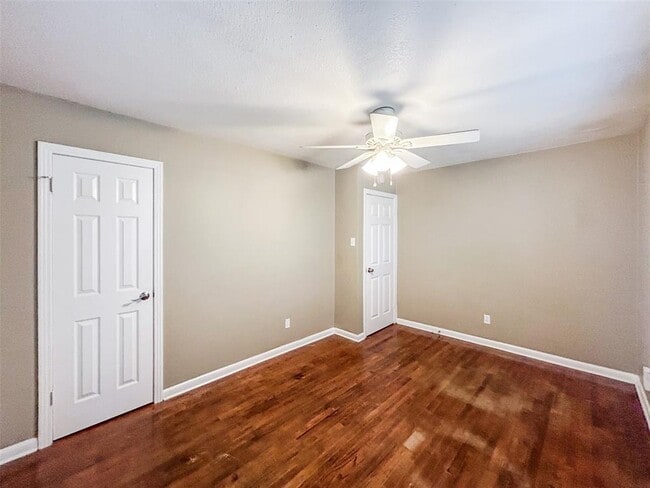 Building Photo - 805 Herndon Ln