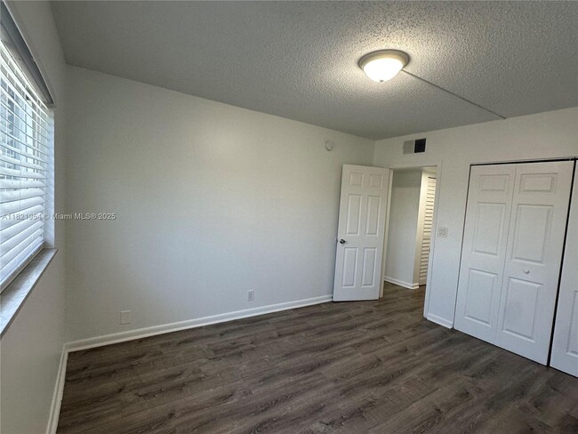 Building Photo - 1400 NE 56th St