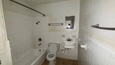 Building Photo - 4921 Crawford St