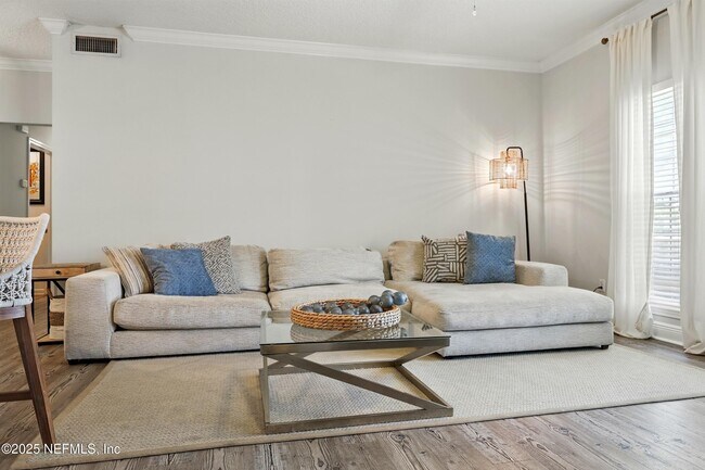 Building Photo - 43 Jardin De Mer Pl