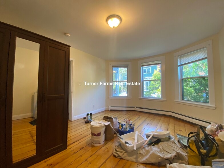 Building Photo - 65 Pleasant St