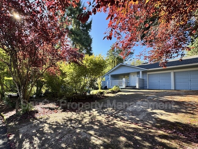 Building Photo - 4751 SW 53rd Ave