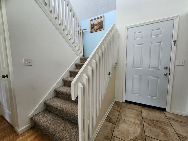 Building Photo - 166 Tall Pines Way