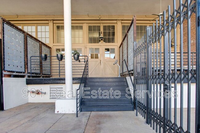 Building Photo - 413 S Main St