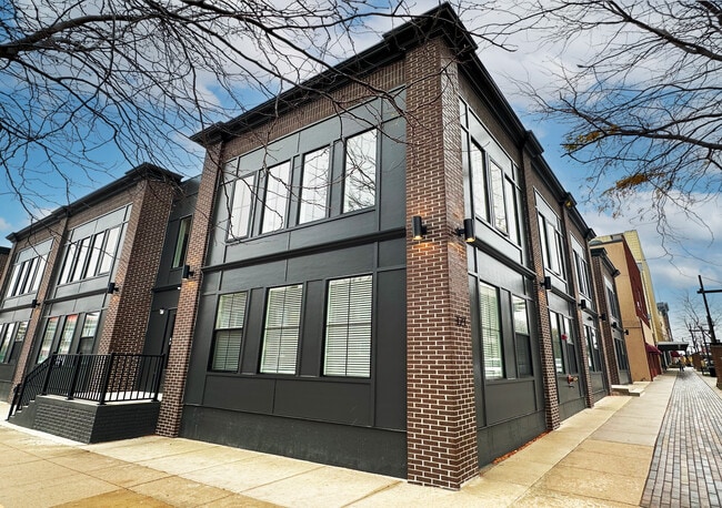 Building Photo - Federal Ave Rowhomes
