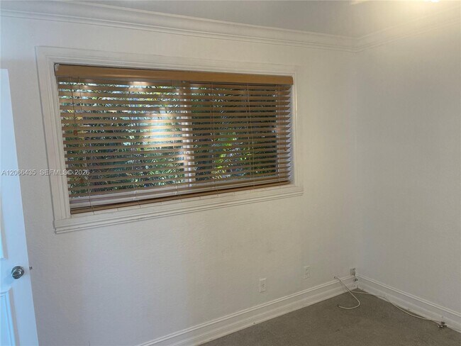 Building Photo - 1400 N 16th Ave
