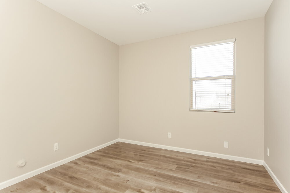 Building Photo - 1072 S 177th Dr