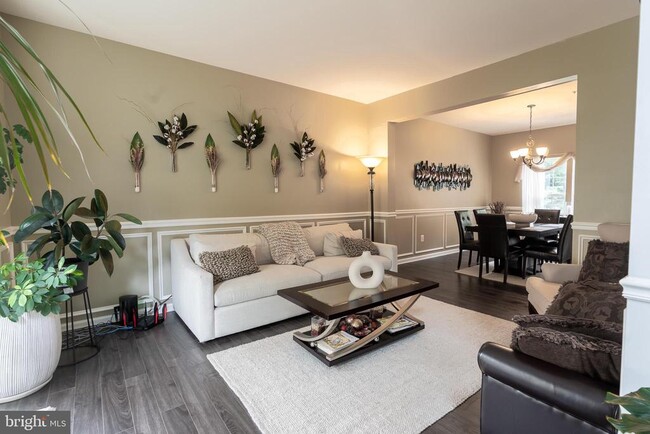 Building Photo - 6004 Glenn Station Ct