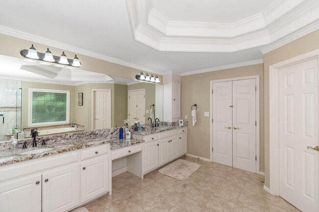 Building Photo - 1450 Hillcrest Heights