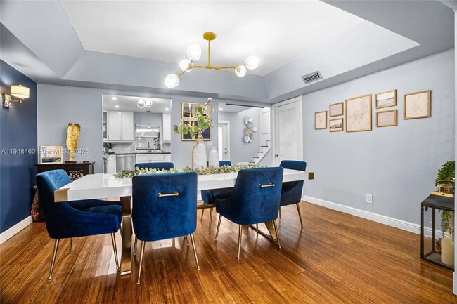 Building Photo - 505 Maplewood Dr