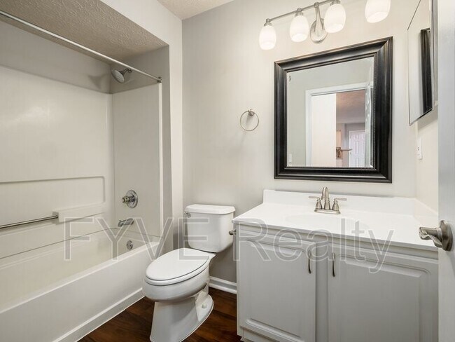 Building Photo - 2980 Glenloch Cir