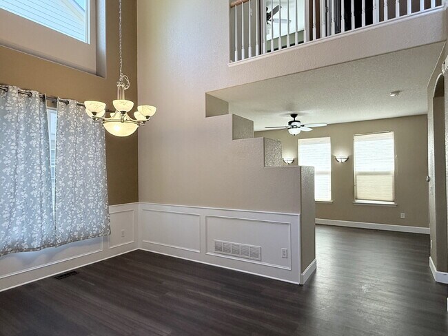 Building Photo - Gorgeous Reunion Home Features 4 Beds/2.5 Baths and Large Backyard. Close to Shopping, Dining and...
