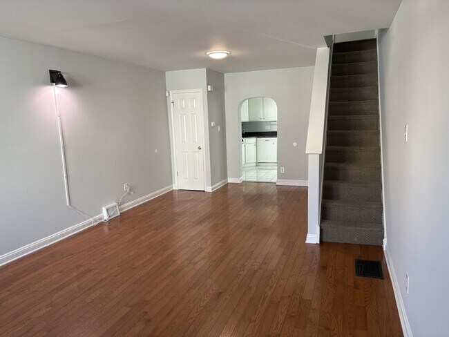 Primary Photo - 1136 Mifflin St