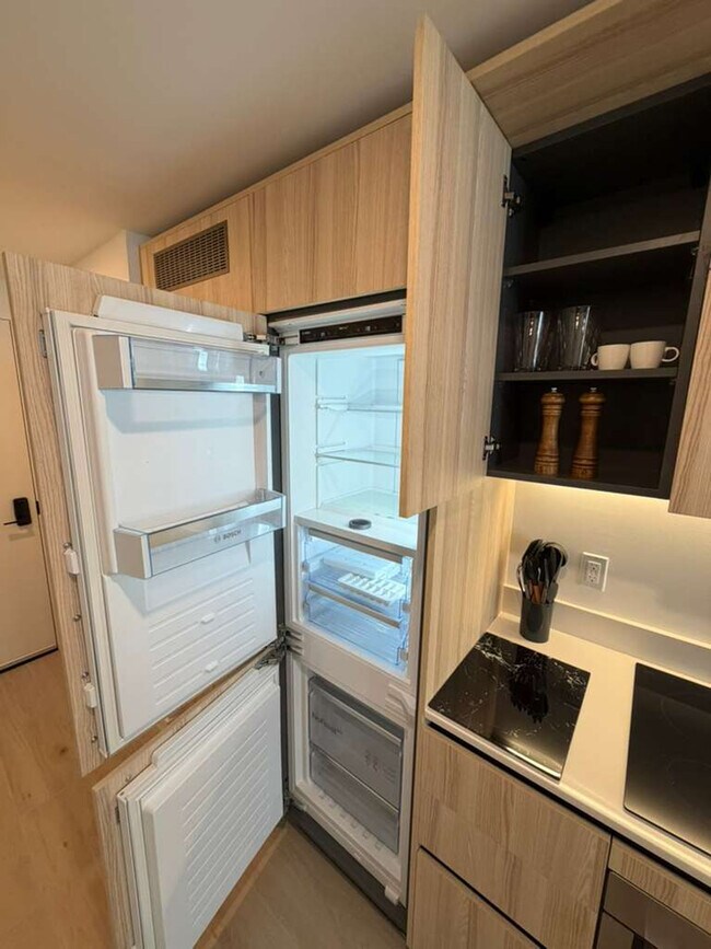 Building Photo - 225 N Miami Ave