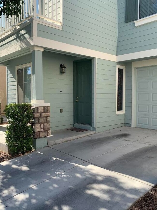 Building Photo - Cozy Two Bed Home