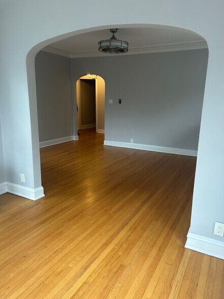 Living room - 118 Keeney St #3W