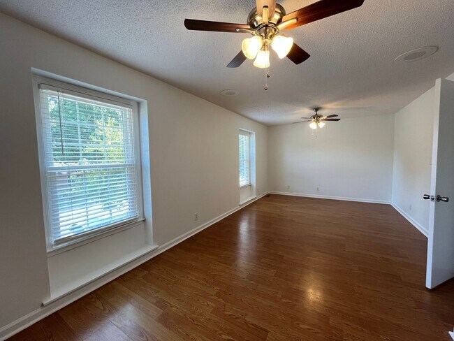 Building Photo - 3089 Woody Ln