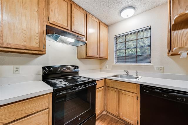 Building Photo - 619 Race St