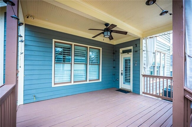 Building Photo - 2288 Oakview Rd NE