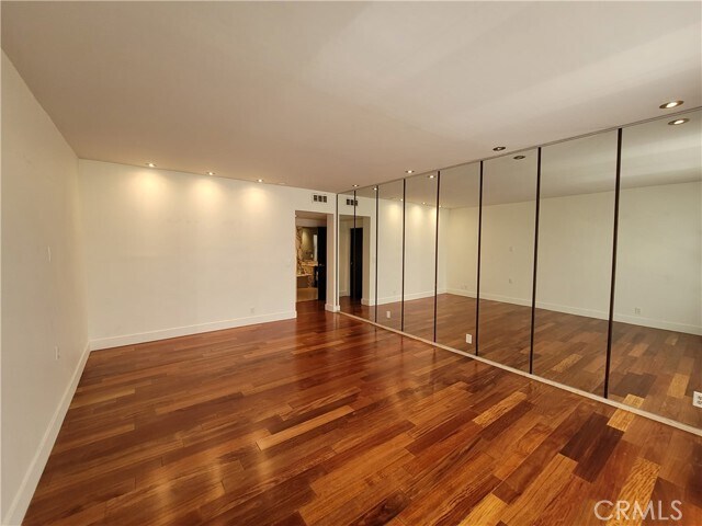 Building Photo - 450 N Oakhurst Dr