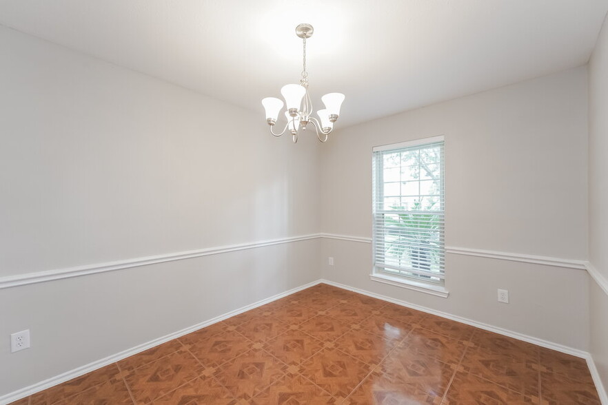 Building Photo - 8907 Aspen Pl Dr