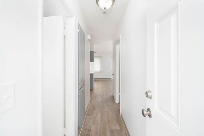 Building Photo - 1 bedroom unit close to downtown Gresham!!