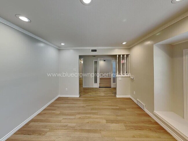 Building Photo - 5928 Fox Hill Ln