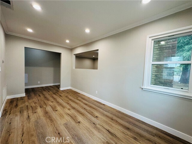 Building Photo - 428 E Maple St