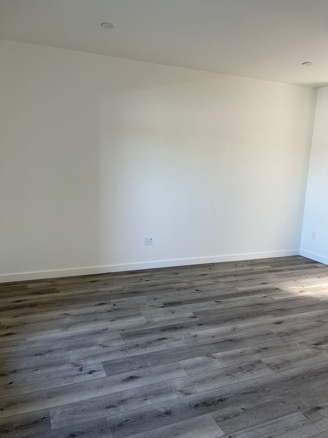 Building Photo - NEW! 2 Bedroom on campus!