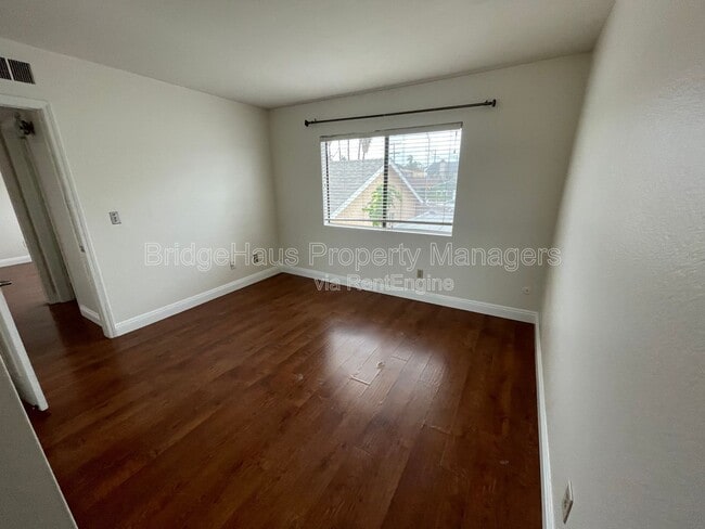 Building Photo - 3988 Iowa St