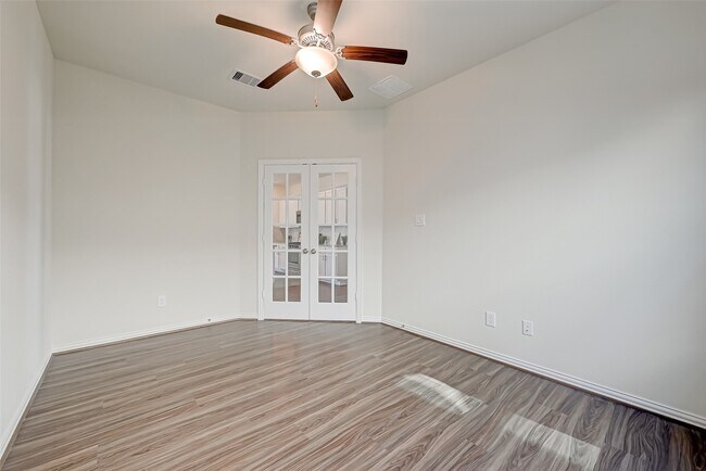 Building Photo - 30822 Lake Spur Mnr