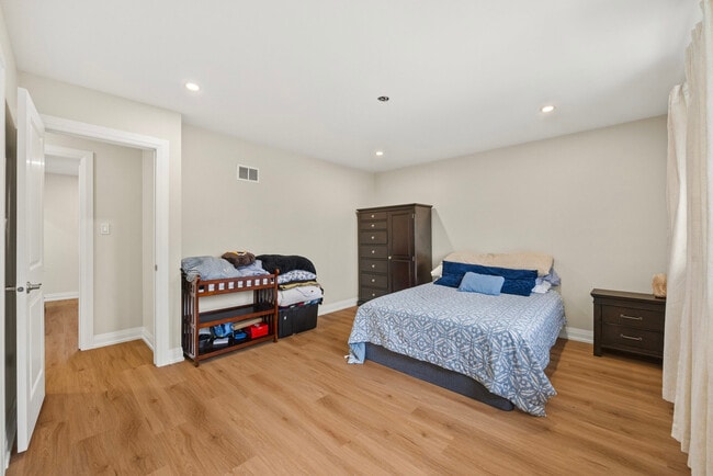 Building Photo - 641 Woods St