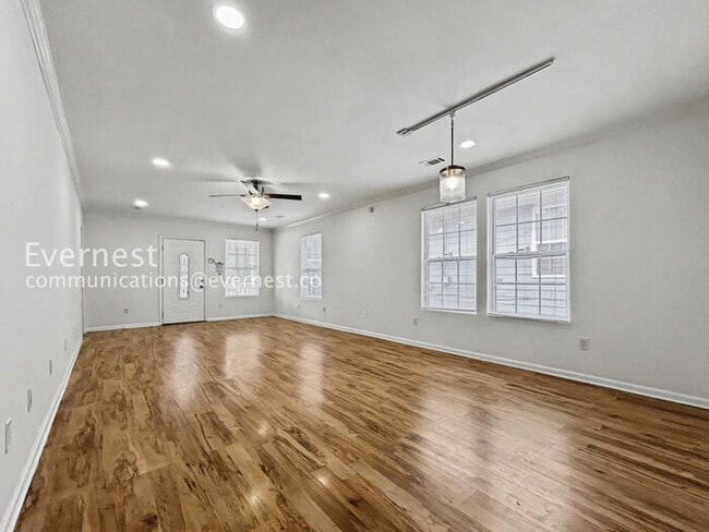 Building Photo - 1065 Fair St SW