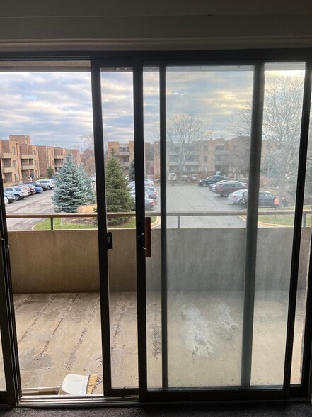 Building Photo - 1931 Prairie Sq