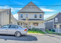Building Photo - 19 W Bergh St