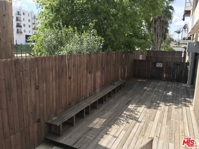 Building Photo - 4189 Vineland Ave