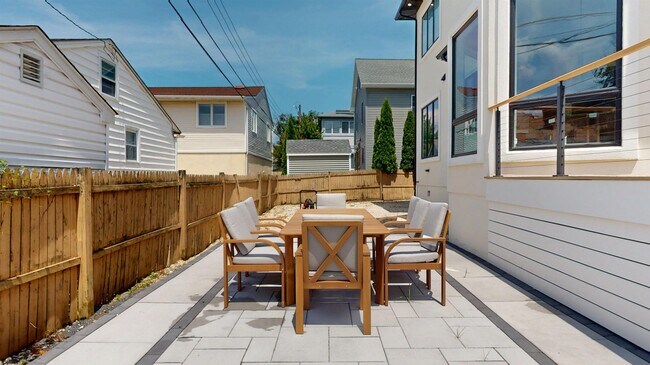 Building Photo - 31 Seaside Ct