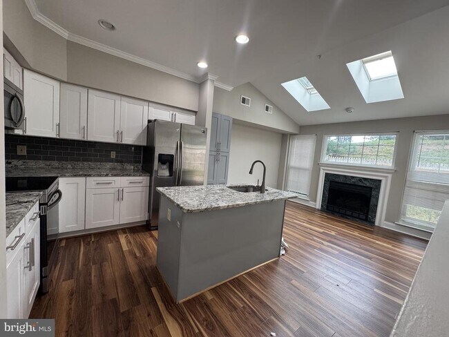 Building Photo - 44194 Shady Glen Terrace