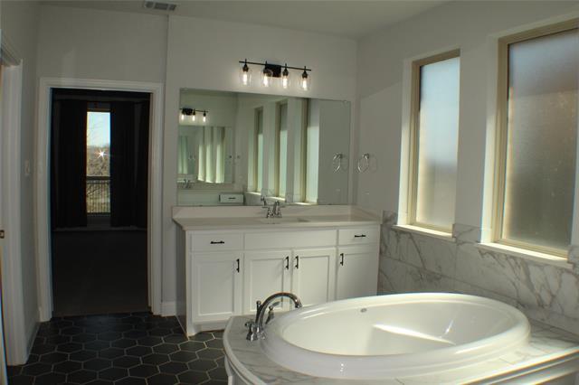 Building Photo - 5212 Shadetree St