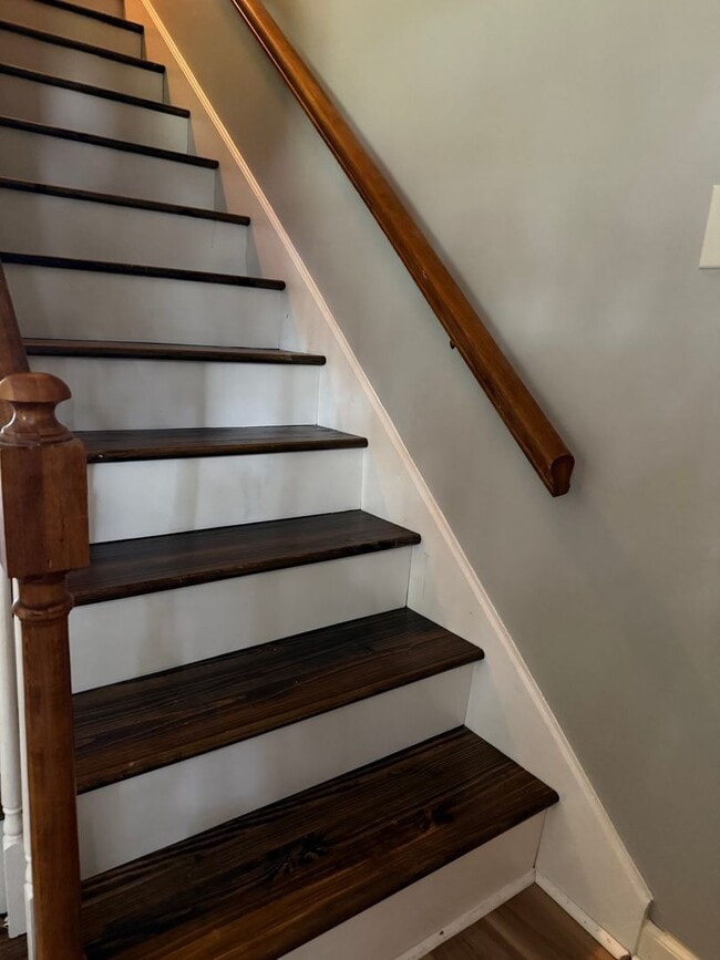 Building Photo - 132 Pebble Ct