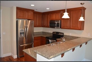 Building Photo - Ultra High End Apartment